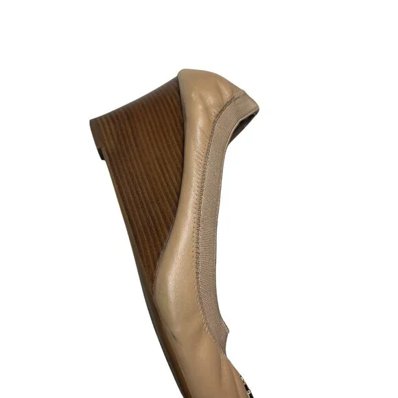 Tory Burch Beige Buttery Leather Wedge Heels Gold Logo Womens Size 10M Classic - Picture 7 of 12